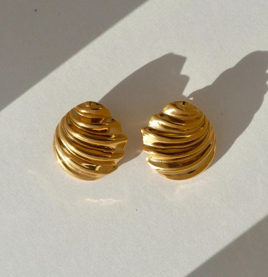 How to wear statement earrings