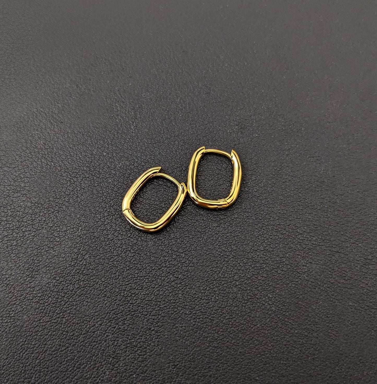 Oval Hoop Earrings - 18k Gold Vermeil