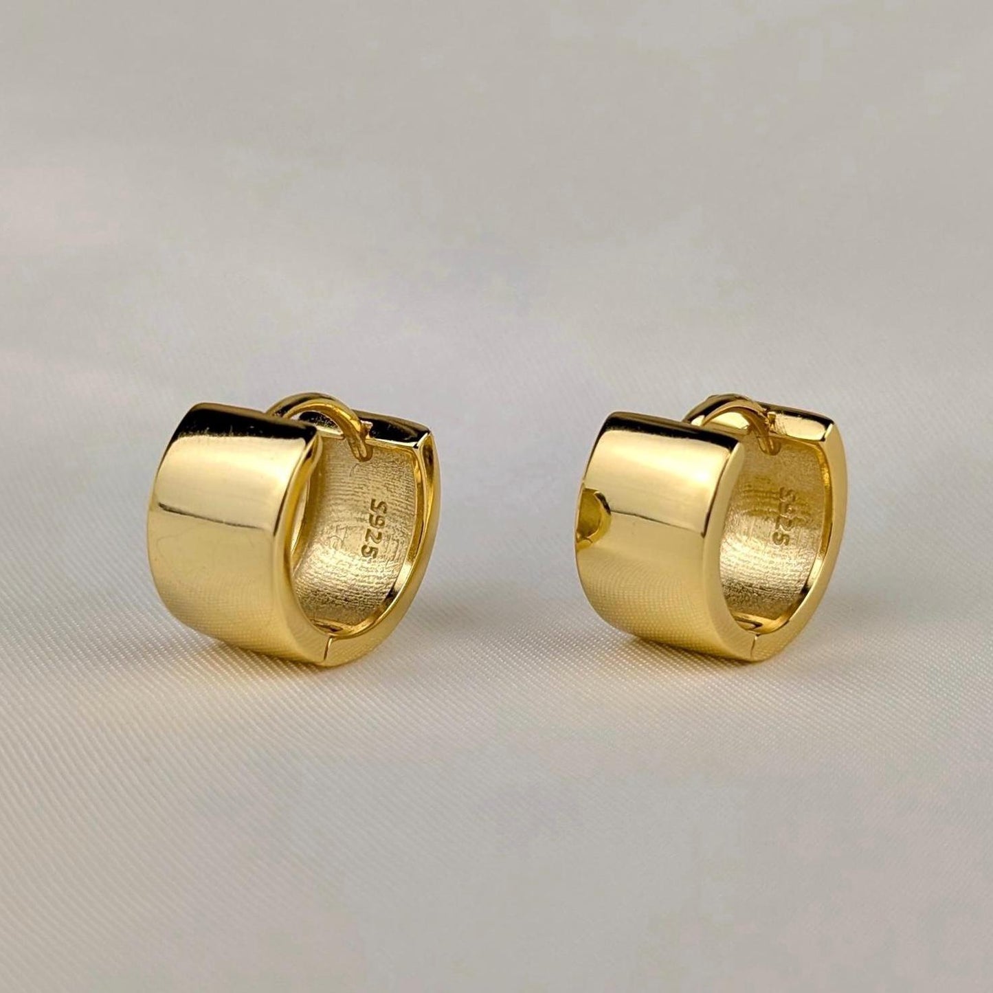 Basic Small Hoops - Gold Vermeil