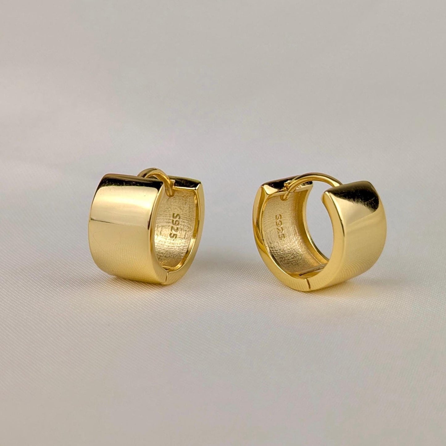 Basic Small Hoops - Gold Vermeil