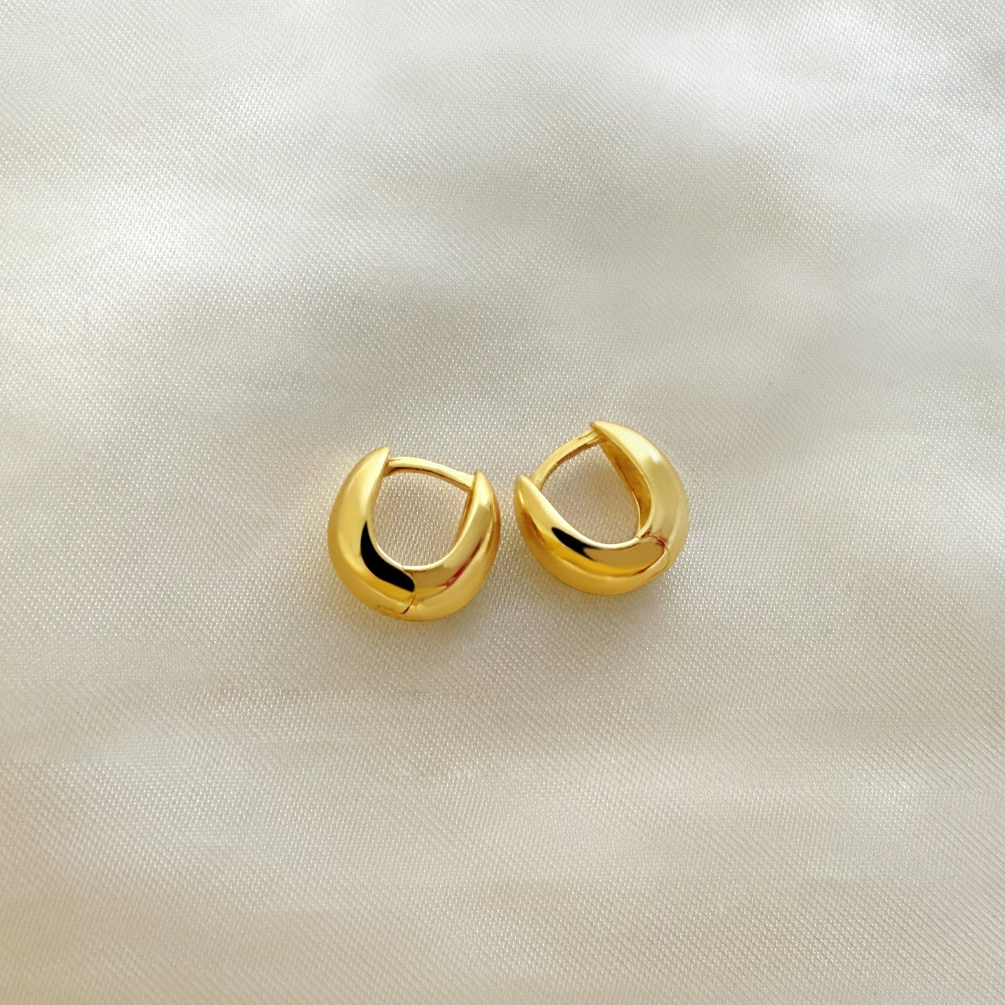 Dome Small Hoops - 18k Gold Vermeil